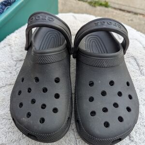 Youth Black Crocs Shoes Size 5